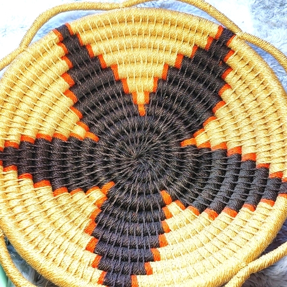 Handwoven Woven Wicker Rustic Rolled African Flower Design Serving Basket - Picture 6 of 9